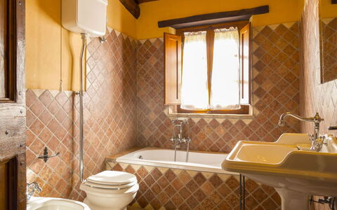 Casa la Primula: Flooring, Plumbing Fixture, Interior Design, Floor, Wood, Bathroom, Tap, Plumbing, Tile, Sink