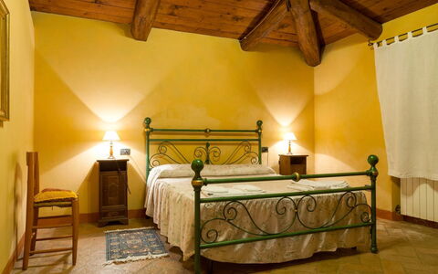 Casa la Primula: Room, Bedroom, Furniture, Bed, Property, Interior Design, Bed Frame, Building, House, Bed Sheet