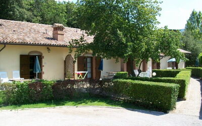 Quadrilocale: Bottega dell'Artigiano Building