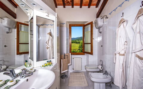 Podere Sant'angelo: Property, Bathroom, Room, Building, Interior Design, Real Estate, House, Estate, Architecture, Home