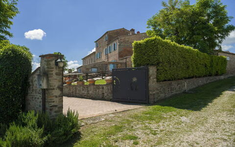Villa Giare: Garden, Estate, Landscaping, Villa, Backyard