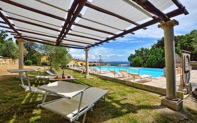 Le Sculture: Property, Real Estate, House, Building, Home, Estate, Shade, Swimming Pool, Room, Pergola