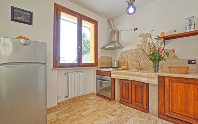 Sculture 3: Property, Room, Furniture, Kitchen, Building, Real Estate, Cabinetry, Countertop, Floor, House