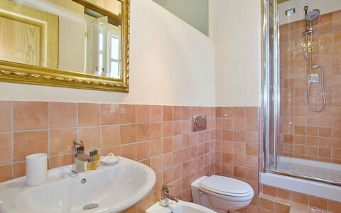 Nel Guasto: Bathroom, Property, Room, Tile, Tap, Interior Design, Wall, Real Estate, Building, House