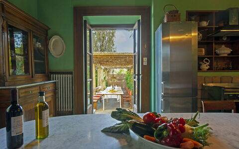 Villa Pedone: Property, Food, Building, Wood, Interior Design, Tableware, Window, Kitchen, Cabinetry, Real Estate