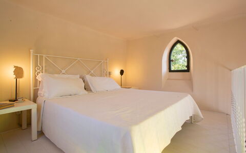 Villa Pedone: Architecture, Ceiling, Floor, Bedroom, Bed, Daylighting, Bedding, Hotel, Boutique Hotel, Plaster