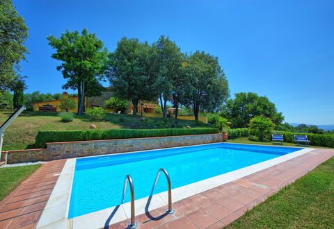 Villa Crispinino: Swimming Pool, Property, Real Estate, Grass, Leisure, House, Estate, Home, Backyard, Residential Area