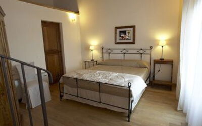 Accommodation:&nbsp;La Castellana