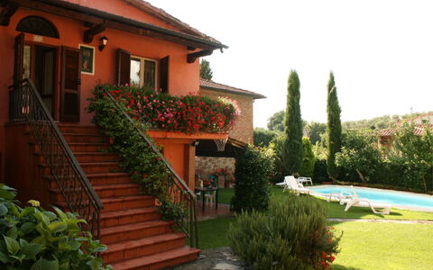 Casa Rosada: Plant, Building, Window, Sky, Stairs, House, Tree, Neighbourhood, Water, Cottage