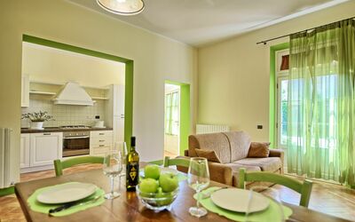 Artisti 4: Green, Room, Interior Design, Living Room, Property, Furniture, Building, House, Ceiling, Yellow