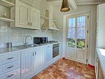 Accommodation:&nbsp;Artisti 5