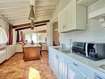 Accommodation:&nbsp;Artisti 5