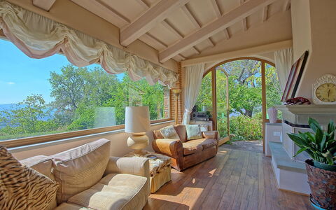 Gellino: Property, Room, Building, Real Estate, Estate, Ceiling, Interior Design, Home, House, Furniture