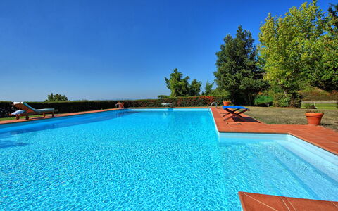 Gellino: Swimming Pool, Property, Leisure, Azure, Real Estate, Estate, Grass, House, Vacation, Villa
