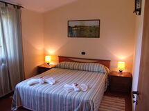 room with a queen size bed