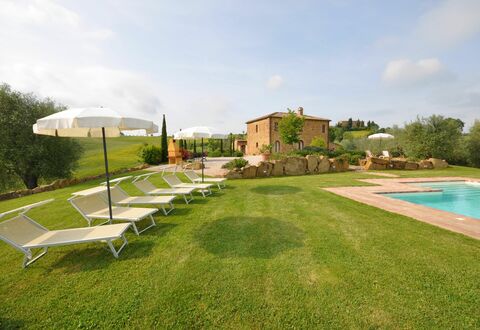 Villa Gaeta: Property, Grass, Swimming Pool, Lawn, Real Estate, Land Lot, House, Estate, Building, Residential Area