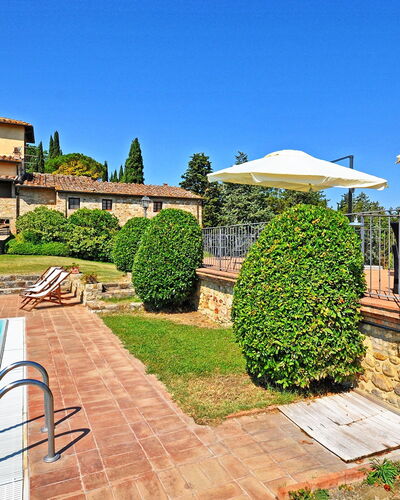 Tenuta: Property, Real Estate, Residential Area, Building, House, Home, Swimming Pool, Vacation, Apartment, Estate