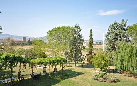 Villa Cassia: Property, Tree, Garden, Architecture, Botany, Grass, Building, House, Botanical Garden, Spring