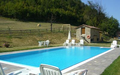 Marradi: Swimming Pool, Property, Leisure, House, Grass, Villa, Real Estate, Backyard, Building, Vacation