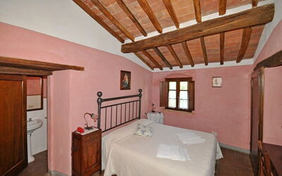 Accommodation:&nbsp;Orciaia 1