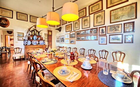 Il Principe: Room, Property, Building, Yellow, Dining Room, Interior Design, Table, Restaurant, Brunch, Real Estate