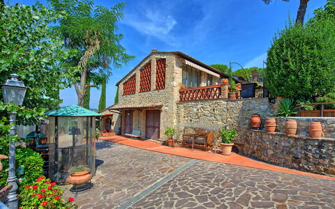 Poggiluglio: Property, Home, Building, Real Estate, House, Estate, Residential Area, Cobblestone, Landscaping, Tree
