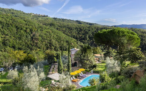 Bigiolo a Melazzano: Cloud, Plant, Sky, Mountain, Natural Landscape, Tree, Land Lot, Highland, Body Of Water, Landscape