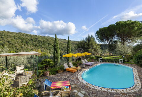 Bigiolo a Melazzano: Water, Cloud, Plant, Sky, Property, Swimming Pool, Nature, Chair, Tree, Outdoor Furniture