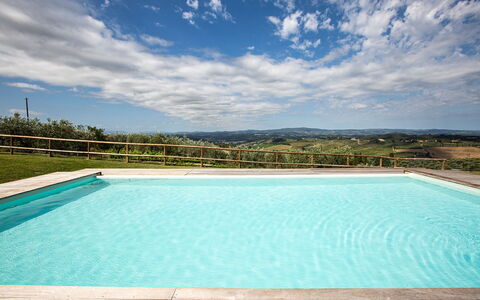 Arturo: Water, Cloud, Sky, Daytime, Property, Plant, Blue, Swimming Pool, Azure, Building