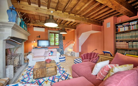 Villa Nova: Property, Picture Frame, Building, Wood, Living Room, Window, Real Estate, Lamp, Leisure, Beam