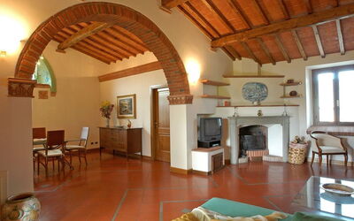 Colline 4: Room, Building, Property, Interior Design, Villa, House, Living Room, Loft, Furniture