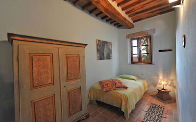 Accommodation:&nbsp;Paint