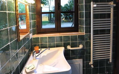 Accommodation:&nbsp;Quarter