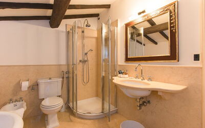 Accommodation:&nbsp;Ginestra