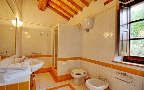 Villa Montalcino: Bathroom, Room, Property, Building, House, Interior Design, Real Estate, Architecture, Furniture, Bathtub