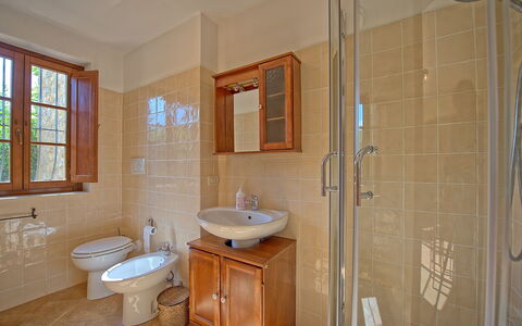 Casa Maria Luisa: Bathroom, Room, Property, Tile, Floor, Building, Bathroom Cabinet, House, Wall, Home