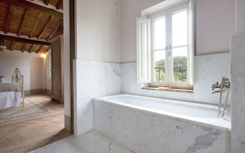 Angeloni: Property, Room, Floor, Building, Interior Design, Bathroom, Tile, House, Architecture, Wall