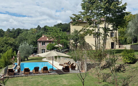 Angeloni: Property, House, Estate, Home, Real Estate, Building, Residential Area, Mansion, Villa, Swimming Pool