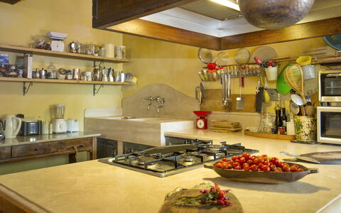 Villa Lorian: Countertop, Room, Kitchen, Property, Interior Design, Building, Furniture, Cuisine, Food, Cabinetry