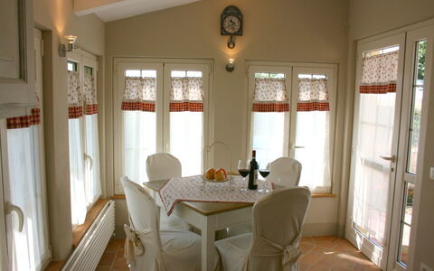 Casina Paradiso: Room, Property, Dining Room, Interior Design, Building, House, Furniture, Real Estate, Home, Window Covering