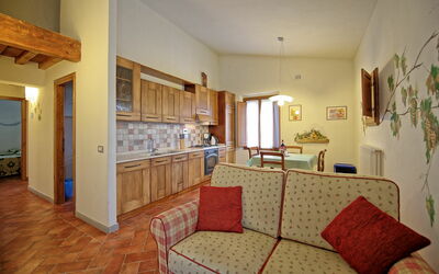 Vite: Room, Property, Building, Furniture, Interior Design, House, Living Room, Floor, Real Estate, Table