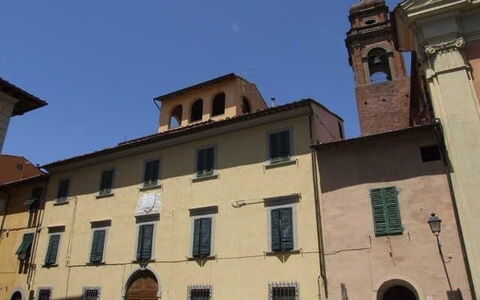 Appartamento Le Volte: Architecture, Building, Town, Sky, Property, Facade, Neighbourhood, House, Medieval Architecture, Classical Architecture