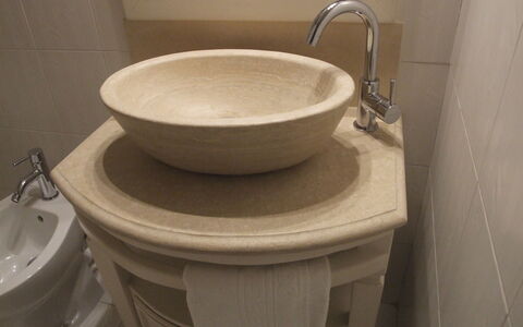Appartamento Le Volte: Toilet, Bathroom, Sink, Plumbing Fixture, Property, Ceramic, Bathroom Sink, Beige, Toilet Seat, Room