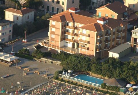 Marina Di Castagneto: Residential Area, Neighbourhood, Town, Human Settlement, Building, Urban Design, Suburb, City, Mixed-Use, Urban Area