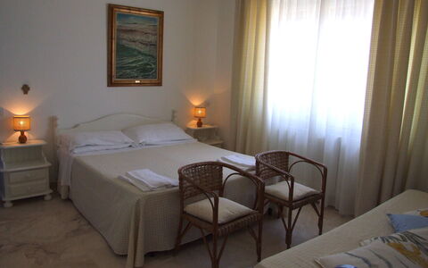 Appartamento - Le Finestre: Bedroom, Bed, Furniture, Room, Property, Bed Frame, Floor, Bed Sheet, Wall, Mattress