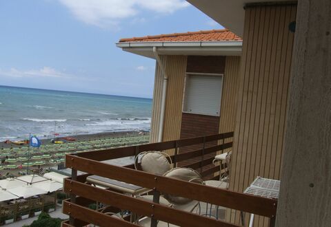 Appartamento - Le Finestre: Property, Beach, Sea, Vacation, House, Sky, Building, Wood, Real Estate, Room