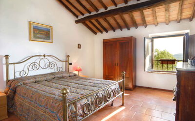 Accommodation:&nbsp;Iris