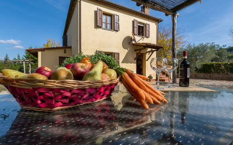 Villa La Fragola: Fruit, Sky, Local Food, House, Food, Vegetarian Food, Plant, Vacation, Home